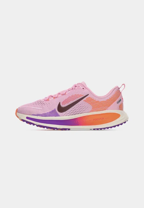 Кроссовки беговые Vomero 18 Nike Performance, Spruce Aura/Black Spruce/Jade Horizon/Light Silver-coloured/Sail, оранжевый/фиолетовый/розовый/малиновый — фото 2