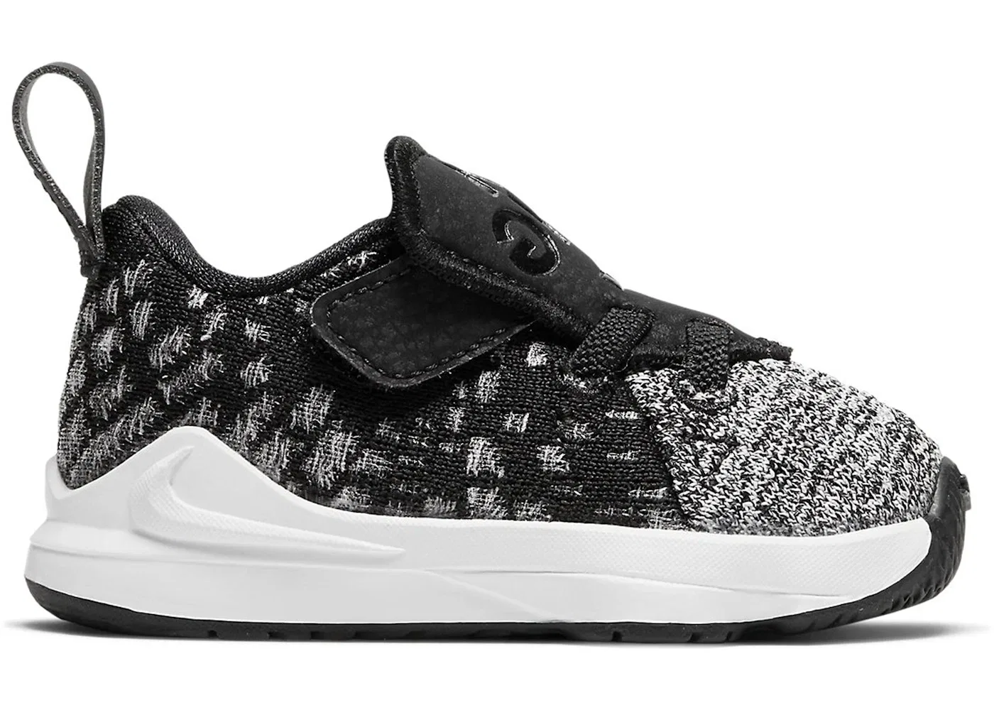 Детские кроссовки для мальчиков баскетбольные Nike LeBron 17, Black/Black-White