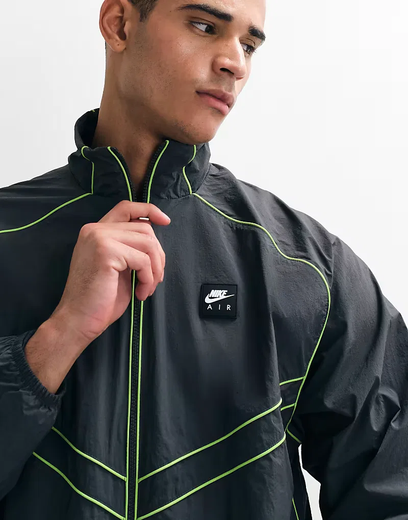 Куртка спортивная Air Windrunner с воронкообразным воротом Nike, черный — фото 2