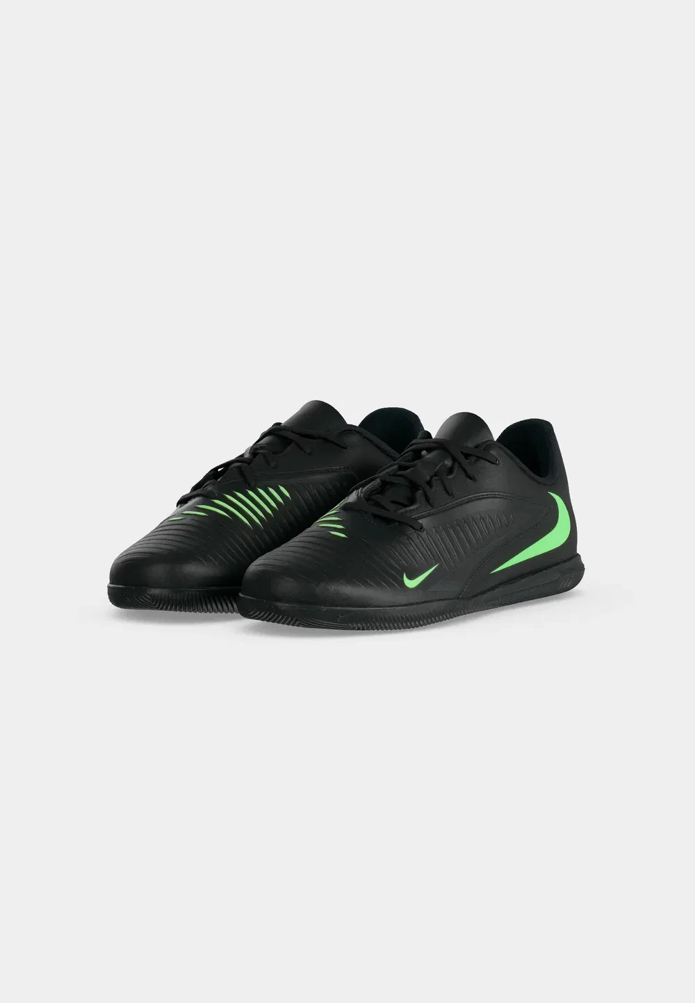 Футбольные бутсы Phantom 6 low club ic унисекс - для игры в помещении Nike Performance, Black/Illusion Green — фото 3