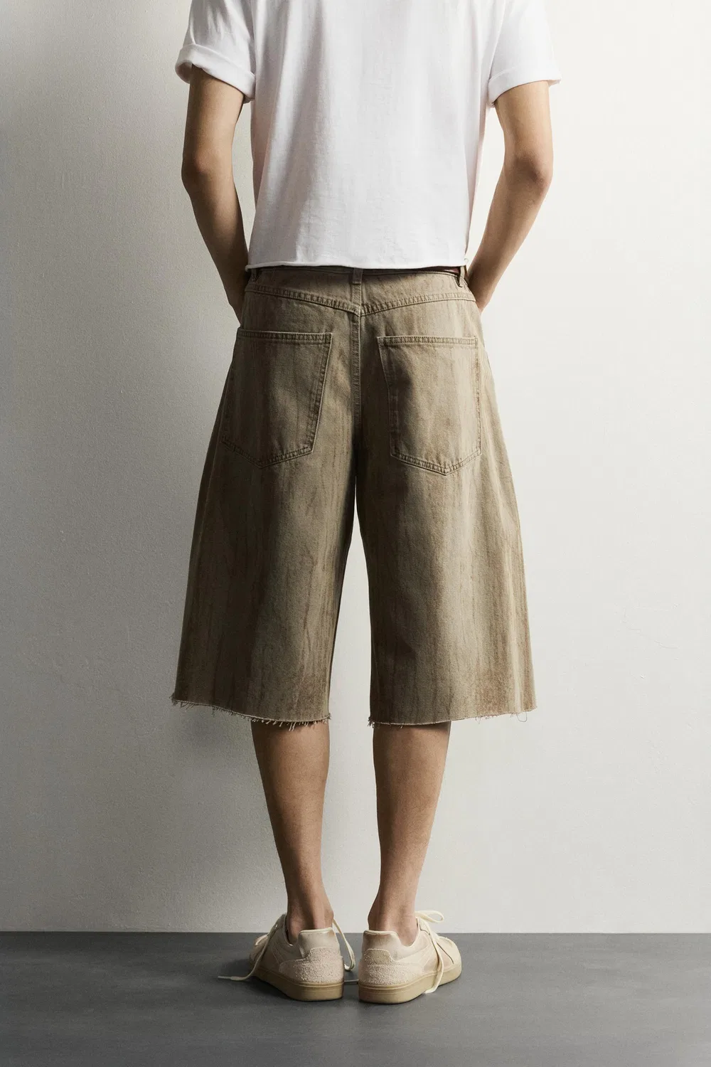 Джинсовые шорты с выцветшим принтом ZARA, camel — фото 3