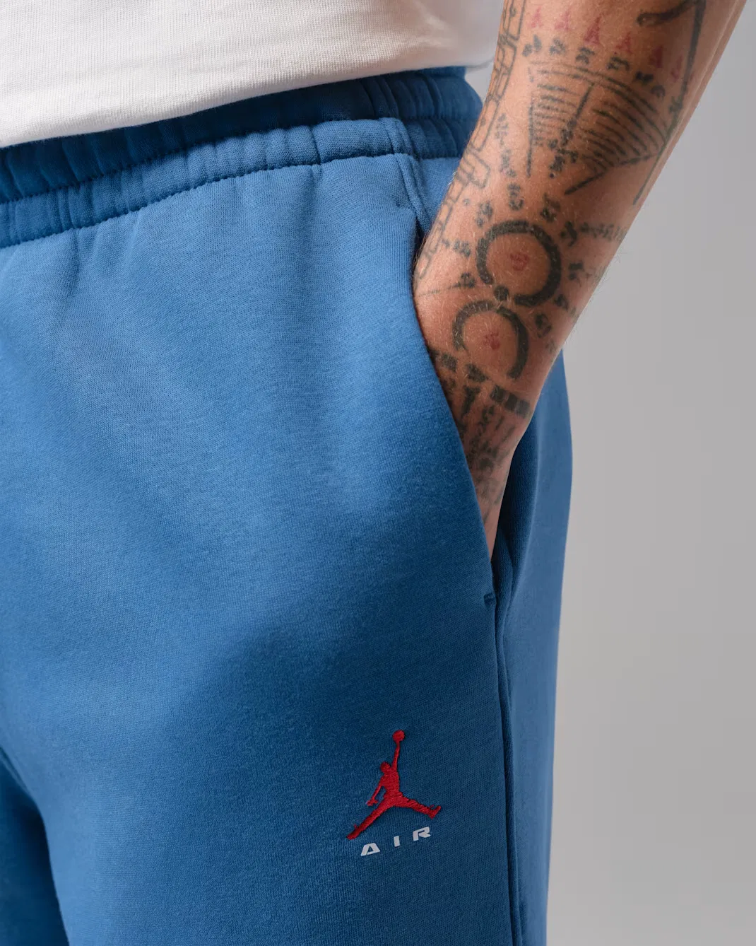 Мужские флисовые брюки с открытым низом от Statement Jordan Brooklyn, True Blue/University Red — фото 3
