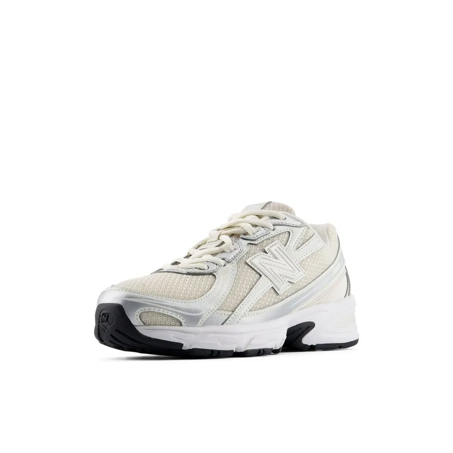 Кроссовки New Balance '740' бежевого цвета
