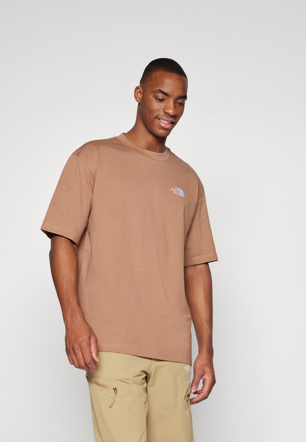 

Базовая футболка ESSENTIAL OVERSIZE TEE The North Face, светло-коричневый