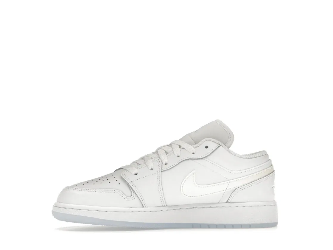 Детские кроссовки Lifestyle Jordan 1 Low SE Jordan, White/Summit White/Ice Blue — фото 3