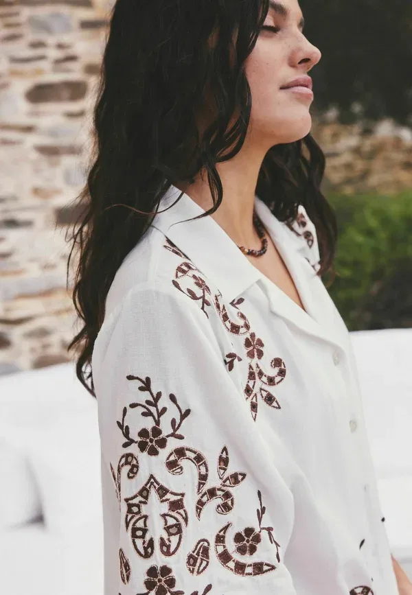 Блузка с вышивкой Petite fit Next, White Chocolate Brown, белый/коричневый/шоколадный — фото 2