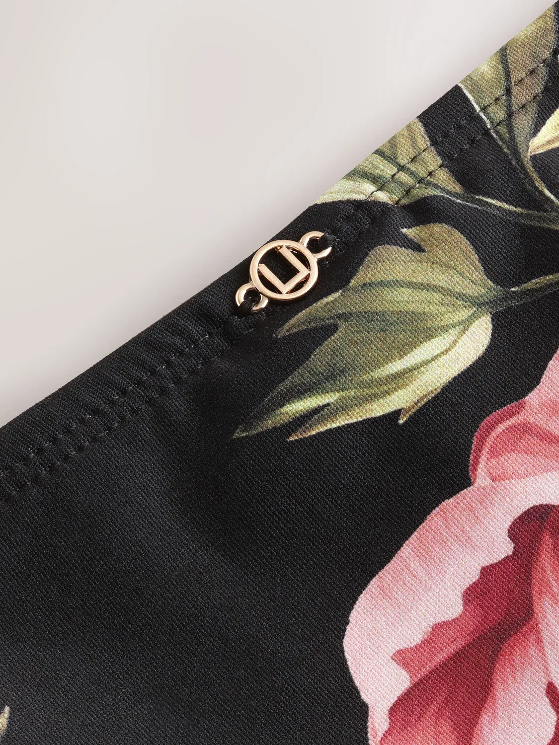 Бикини-шорты с цветочным принтом, модель Black Floral Next, черный — фото 4