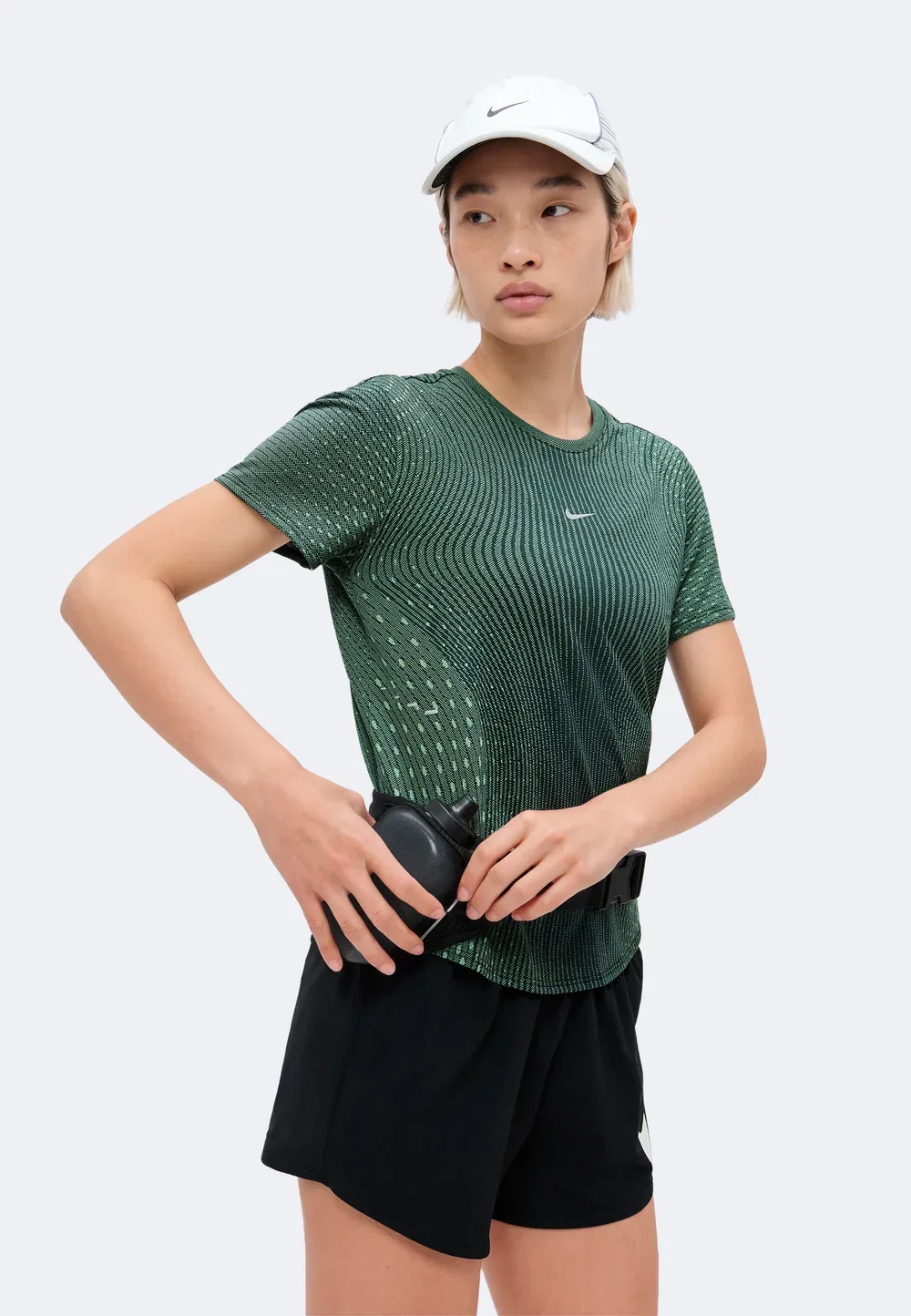Swift - спортивная футболка Nike Performance, Black/Light Green Spark — фото 4