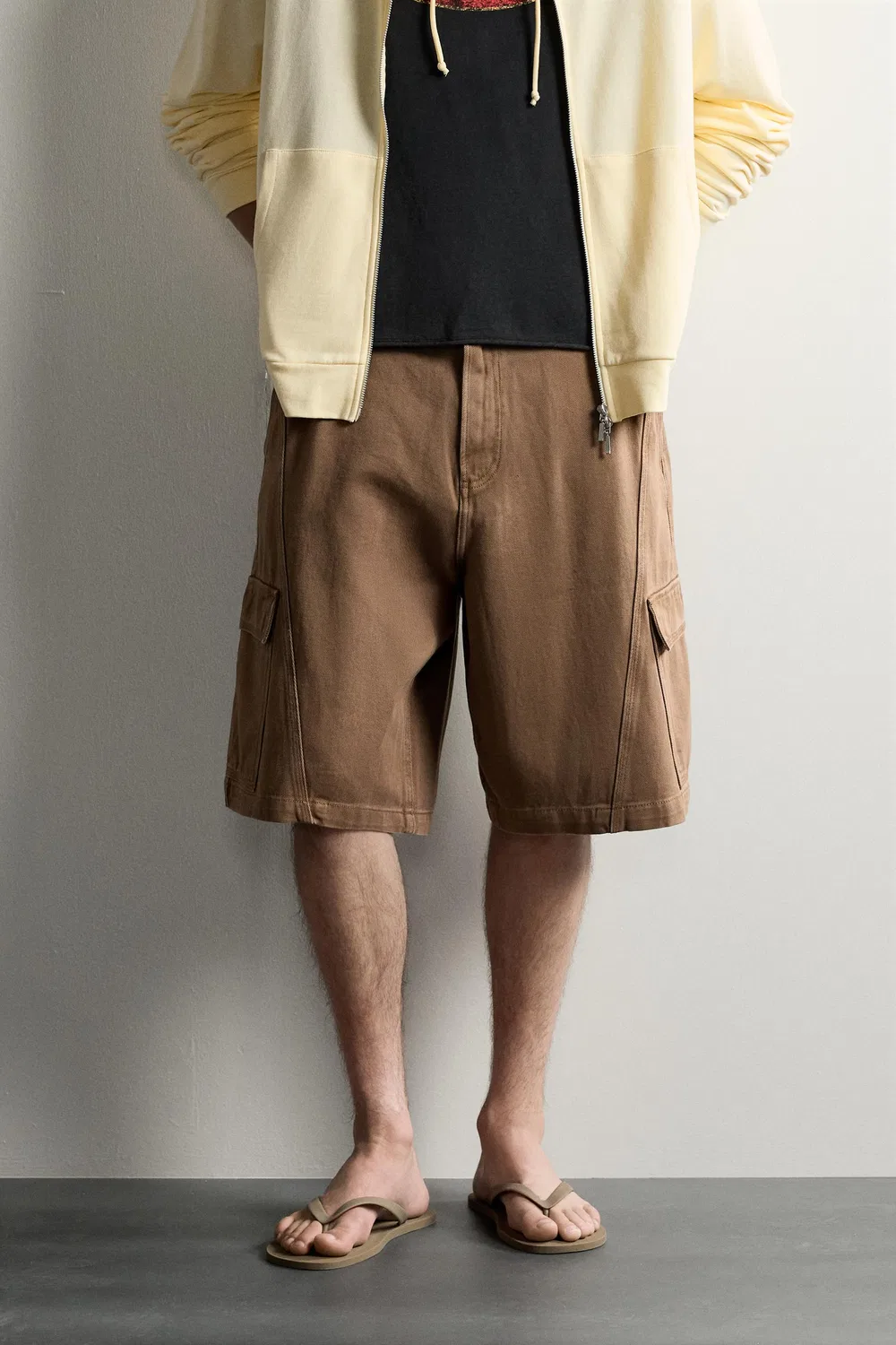 Свободные шорты-бермуды в стиле карго с декоративными швами. ZARA, Brown — фото 2