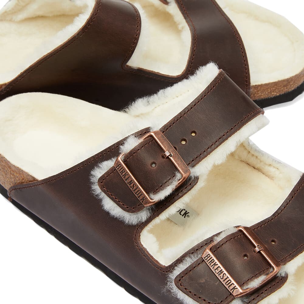Сандалии Birkenstock Arizona Shearling Oiled Leather, коричневый — фото 3