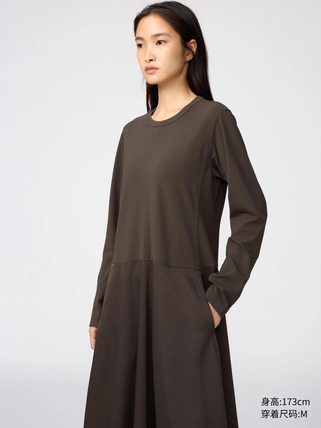 Платье с атласной отделкой Uniqlo, коричнево-черный — фото 3