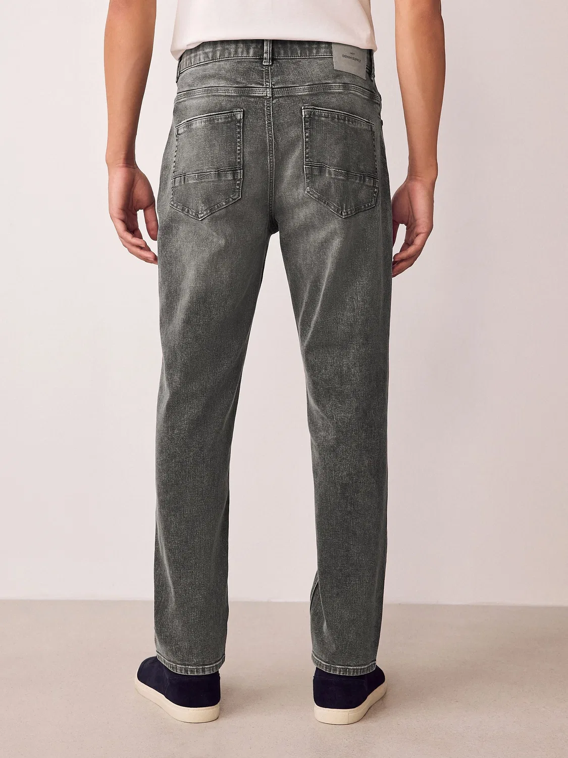 Джинсы Regular Tapered Fit Authentic Stretch Denim Next, серый — фото 4