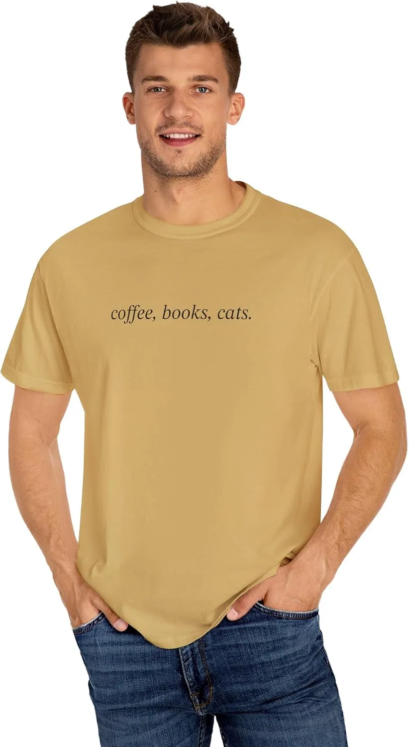 Женская футболка с графическим принтом Coffee Books Cats Comfort Colors, Mustard — фото 4