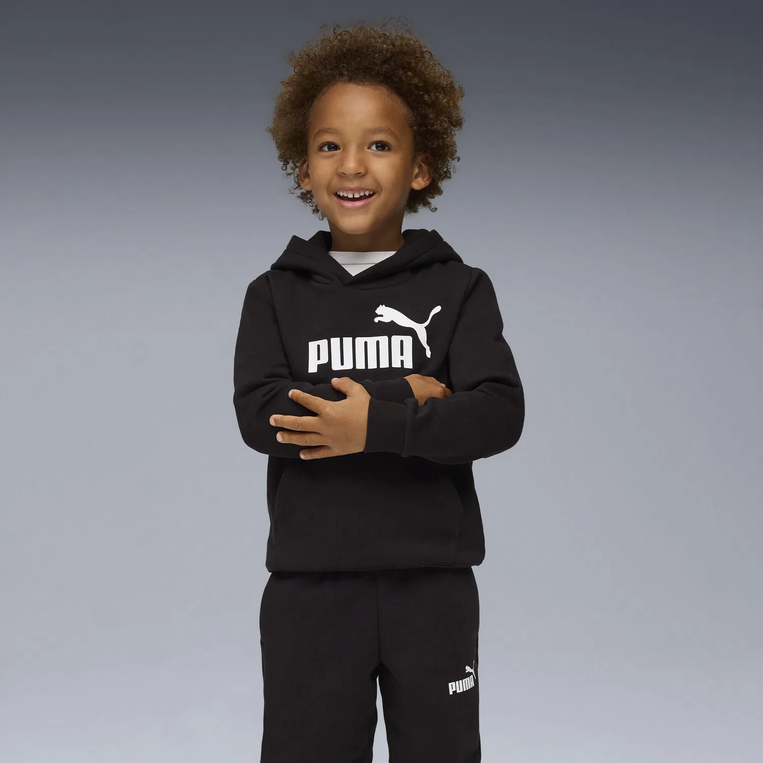 Детский спортивный костюм с капюшоном Essentials No.1 Logo Puma, Schwarz Stadtgrun — фото 4