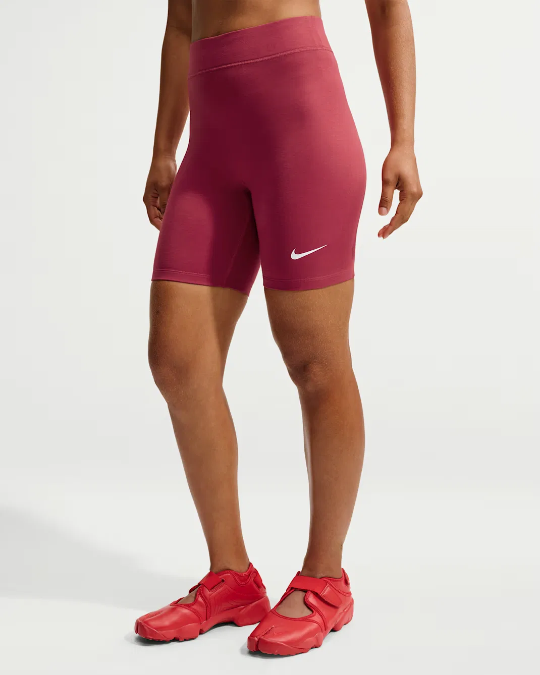 Женские велосипедные шорты с высокой талией, длина 8 дюймов Nike Sportswear Classic, Tough Red/White — фото 2
