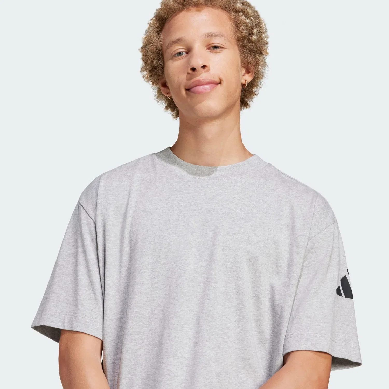 Мужская футболка свободного кроя Essentials Loose Fit 3 Bar Logo Adidas, Grau Schwarz — фото 4