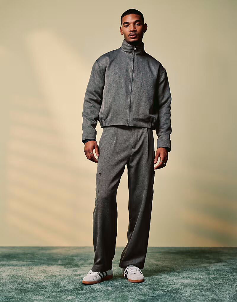 

Элегантные широкие брюки-карго серого цвета с узором «ёлочка» и эластичной талией Asos Design