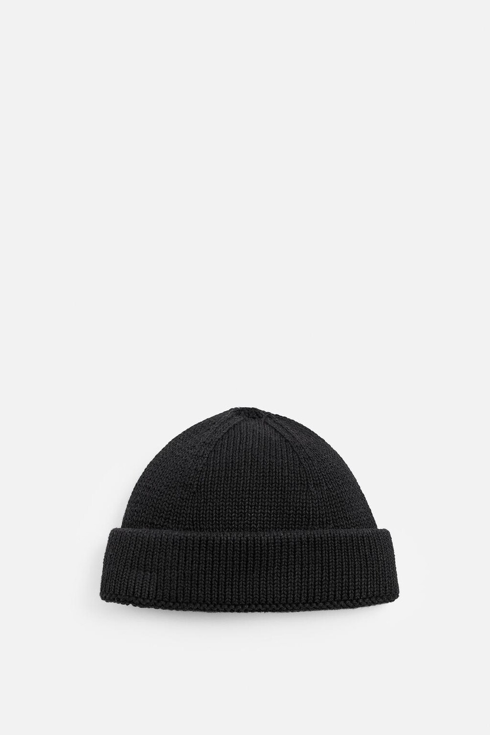 

Короткая вязанная шапка ZARA, черный