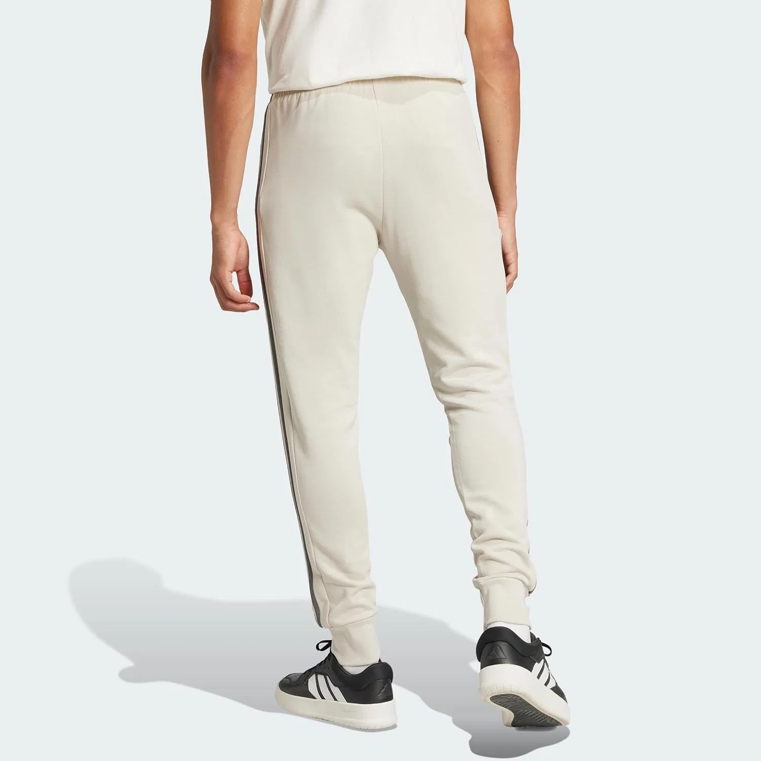 Мужские брюки adidas Essentials из французского махрового трикотажа с зауженными манжетами и тремя полосками — фото 4