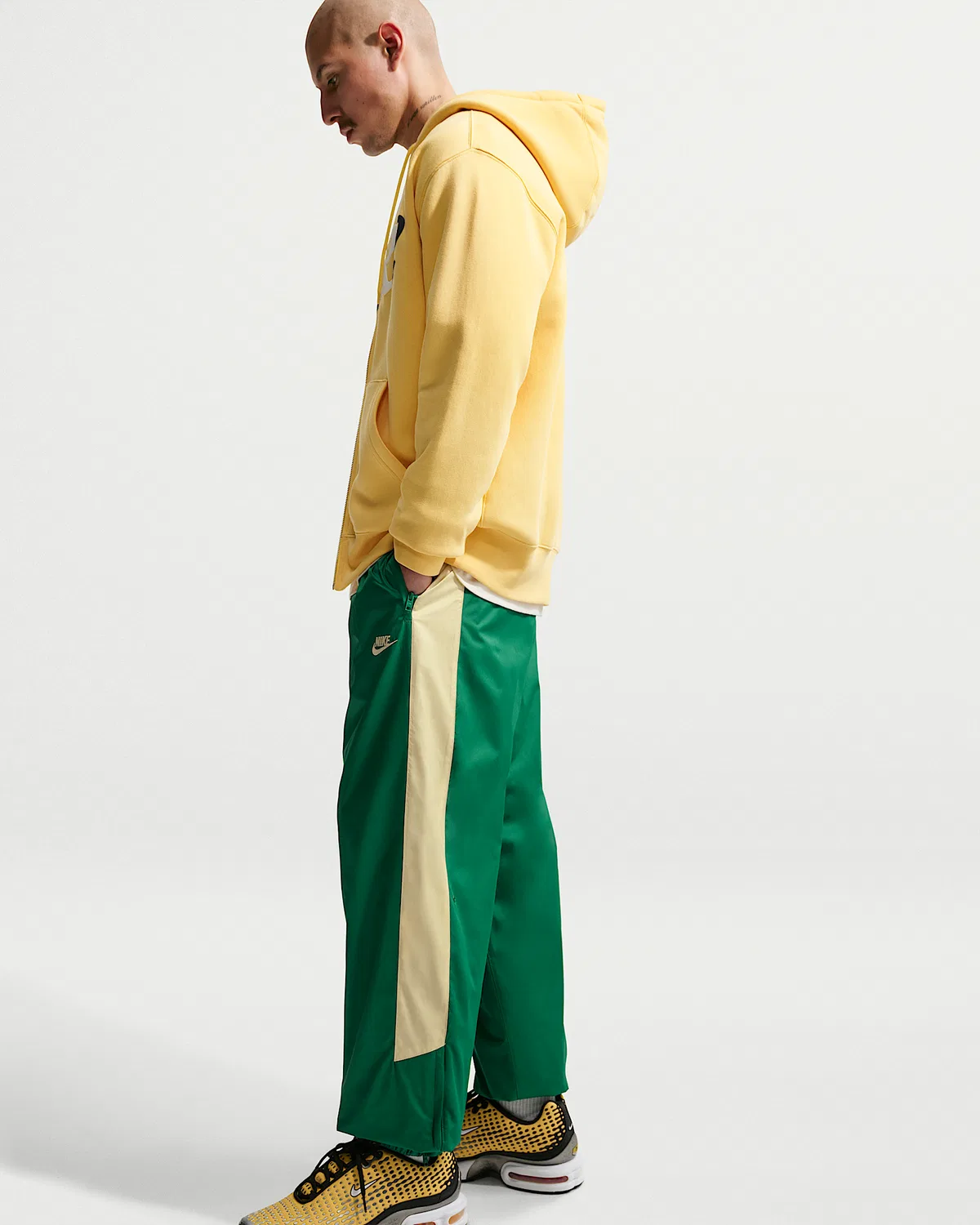 Мужские утепленные штаны Nike Windrunner, Malachite/Topaz Gold/Topaz Gold — фото 4