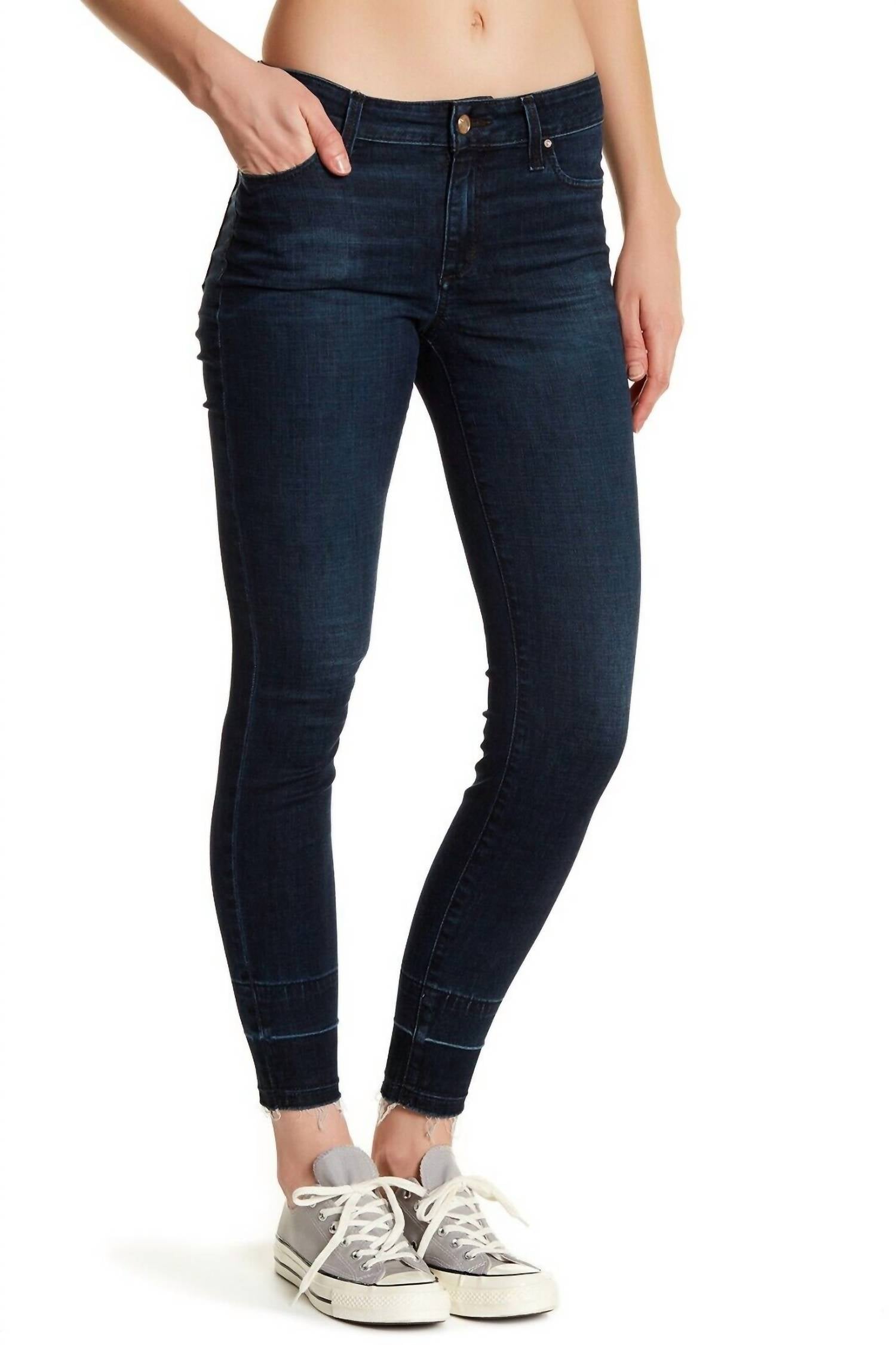 

Икона Flawless Joslyn выпустила джинсы Hem Skinny темно-синего цвета JOE'S Jeans