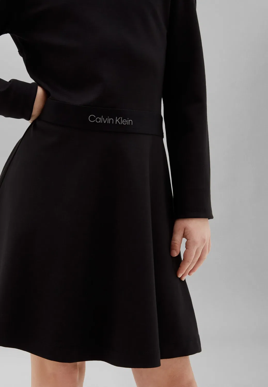 Платье с логотипом Punto - повседневное платье Calvin Klein Jeans, Pvh Black — фото 4