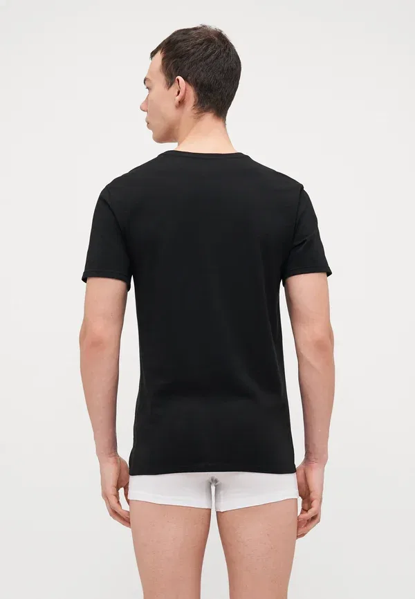Футболка Lacoste, дышащая, однотонная, черный — фото 3
