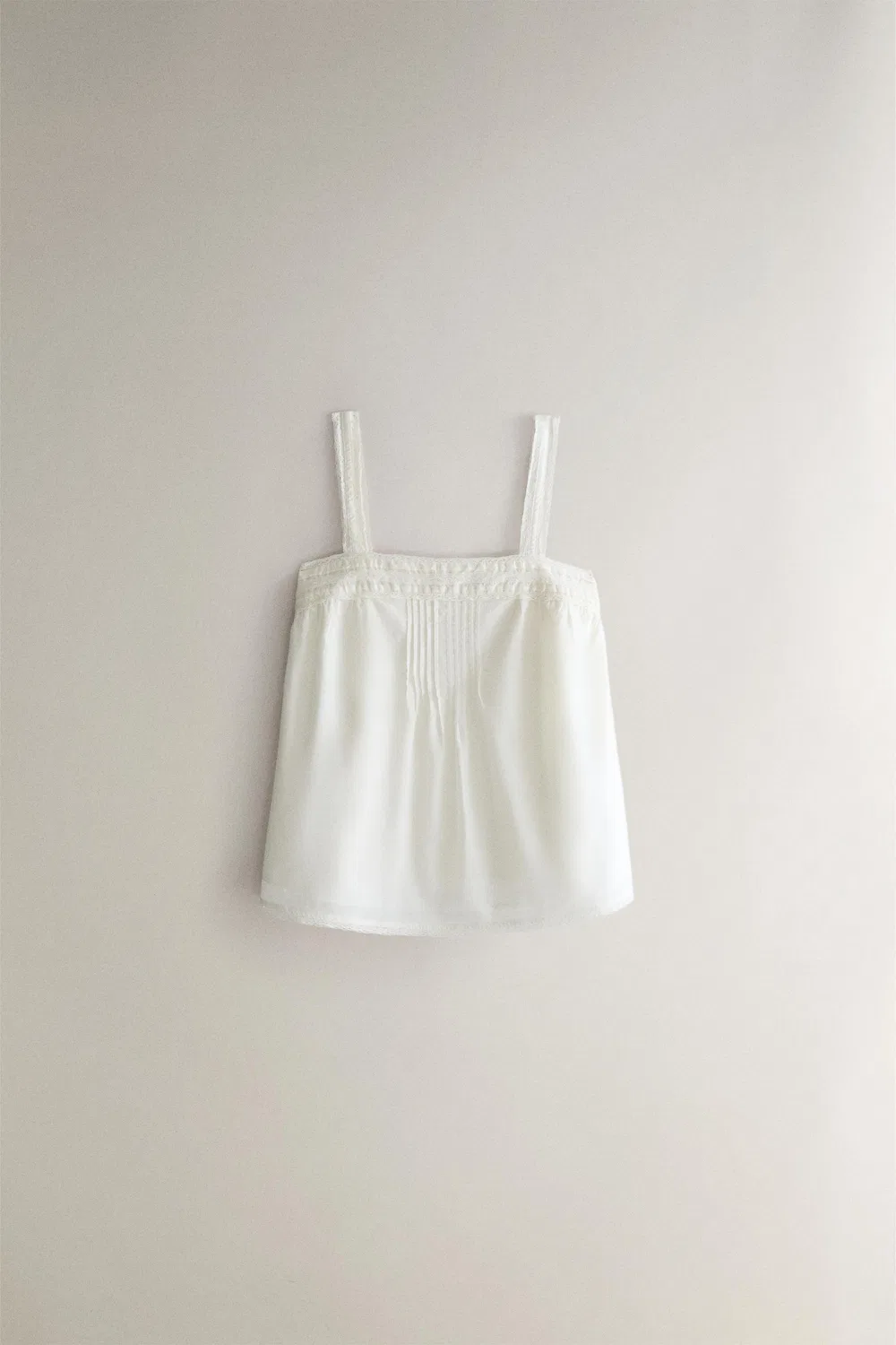 Топ на бретелях с кружевом и складками. ZARA, Ivory