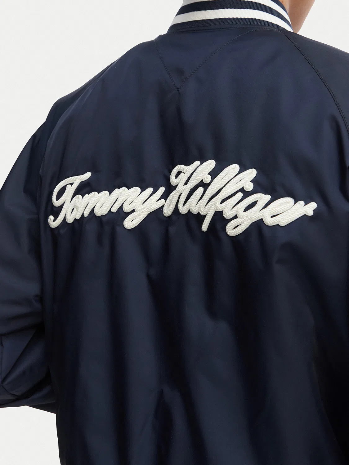 Женский бомбер стандартного кроя Logo Appliqué Tommy Hilfiger, темно-синий — фото 4