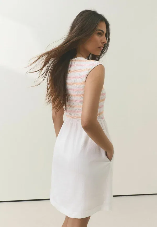 Платье джерси Petite fit - cap sleeve shirred body jersey mini dress Next, White Multi Stitch, белый — фото 2