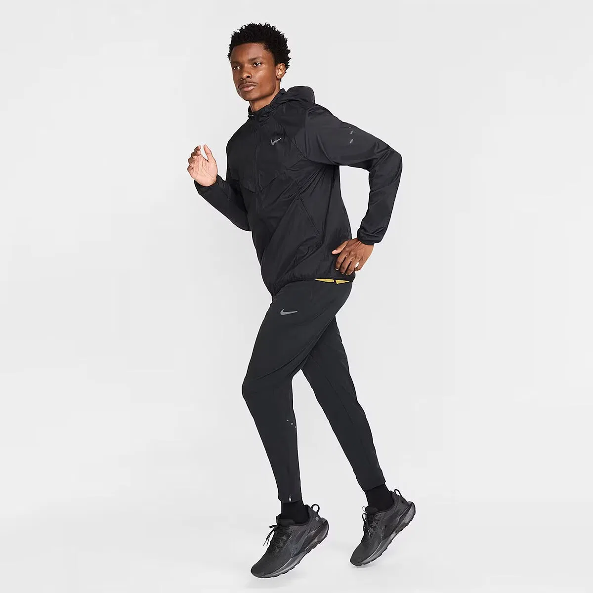 Мужские беговые штаны с технологией Dri-FIT Stride Woven Pant Nike, Black Reflective Silv — фото 2