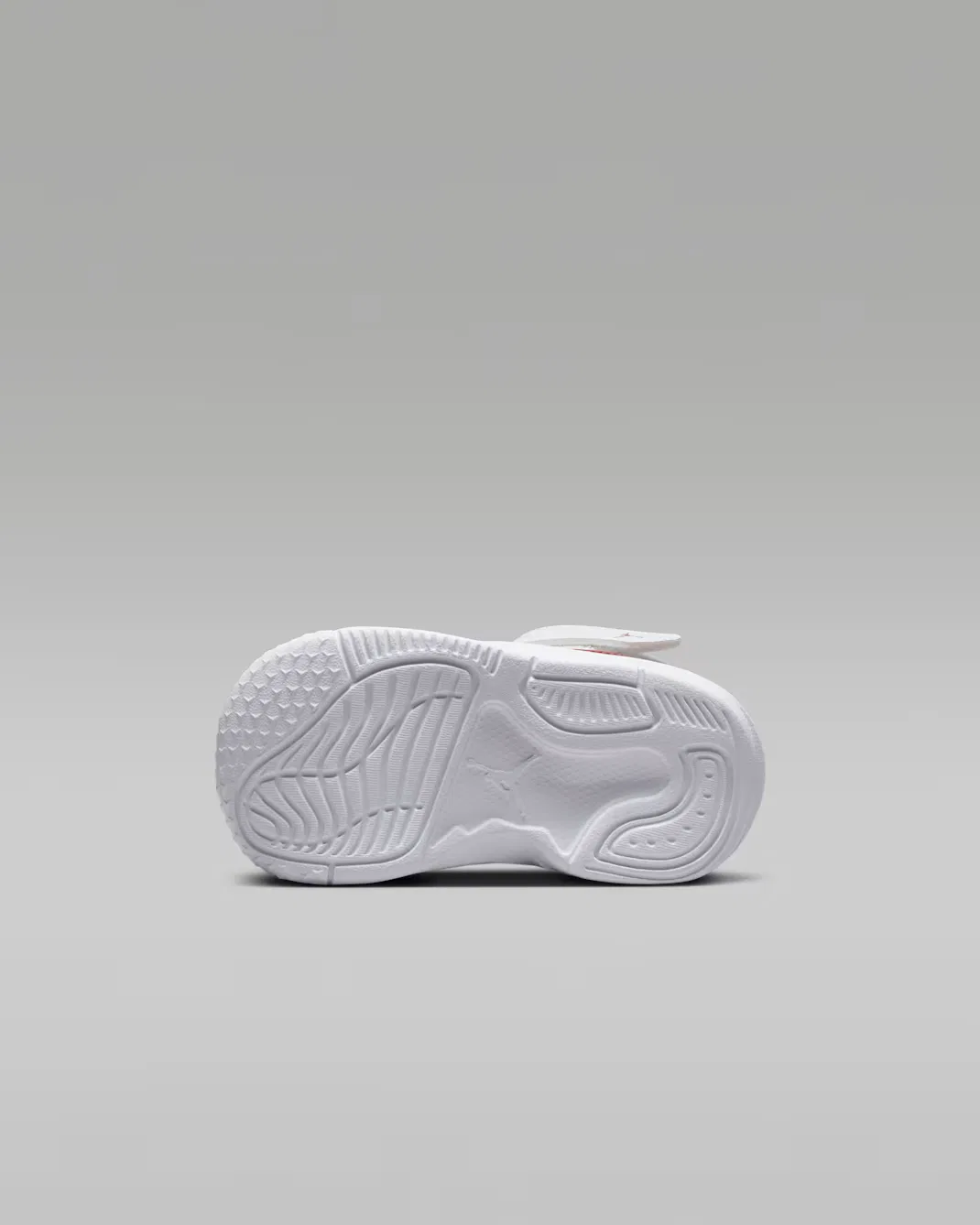 Детская/подростковая обувь Jordan Max Aura 5, White/Varsity Red/Wolf Grey/Black — фото 2