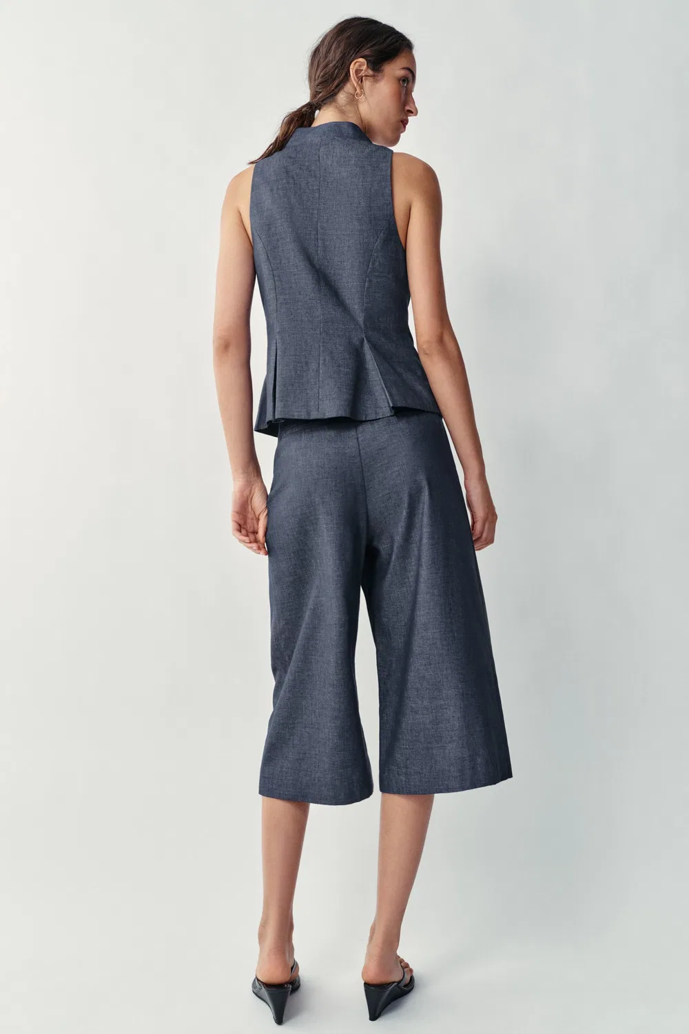 Длинные бермудские шорты из льняной смеси с пуговицами. ZARA, Indigo — фото 4