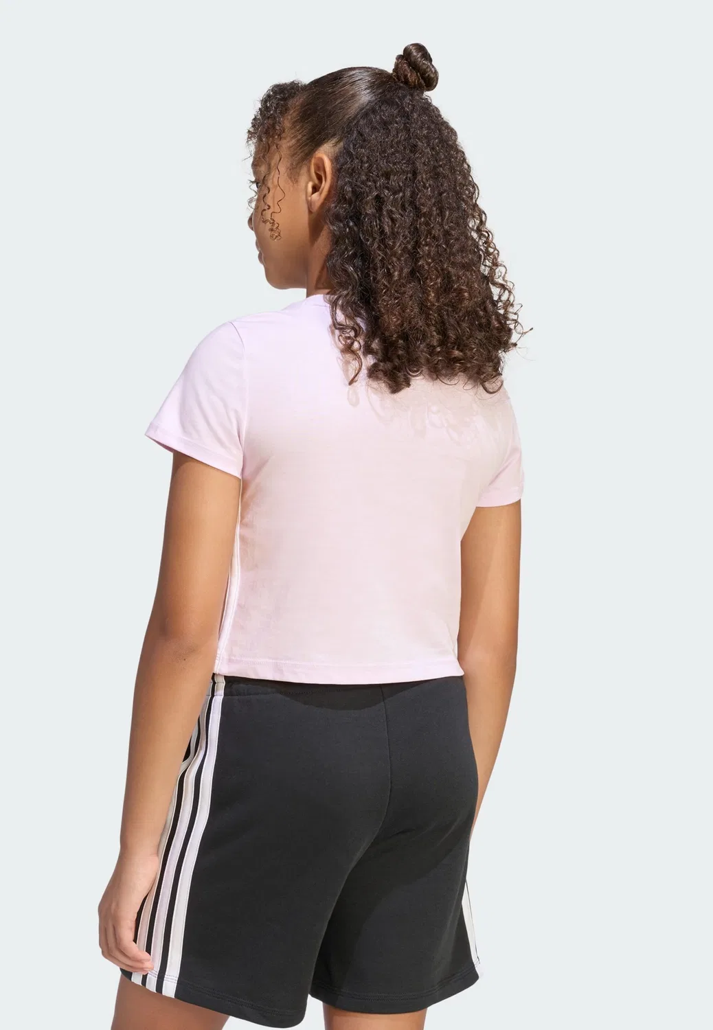 Спортивная футболка Adidas Sportswear Performance Shirt Essentials пастельно-фиолетового цвета — фото 3