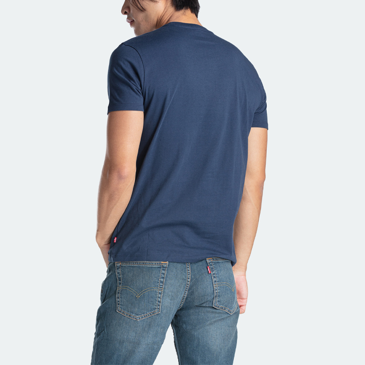 Мужская футболка Levi's темно-синего цвета — фото 2