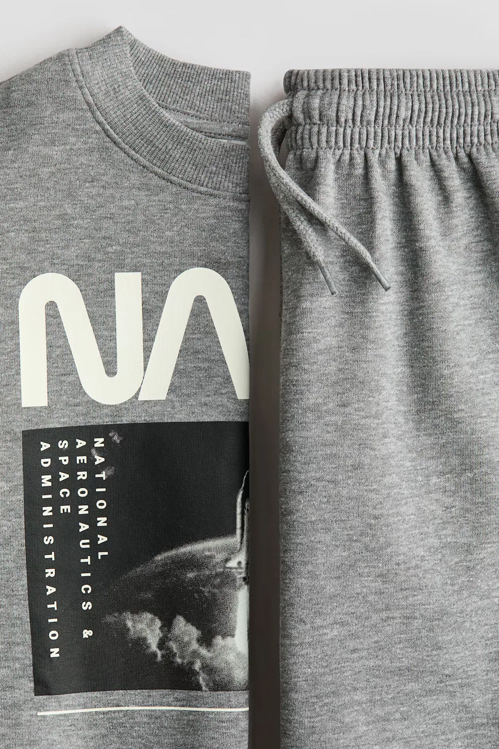 Комплект из двух предметов: толстовка и спортивные штаны H&M, Graumeliert/Nasa — фото 2