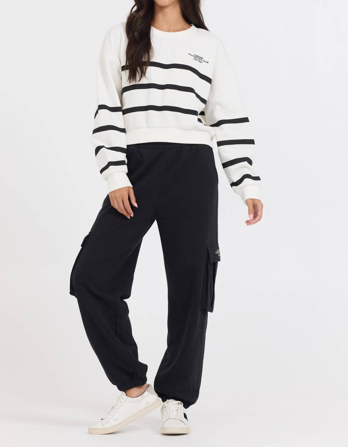 

Свитшот Essential из флиса с круглым вырезом в цвете Extra White/black Vintage Havana