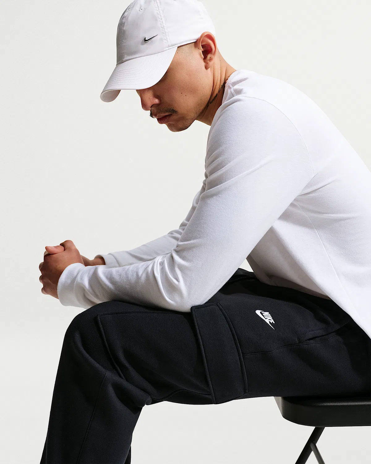 Мужские флисовые карго-штаны Nike Club, Black/Black/White — фото 4