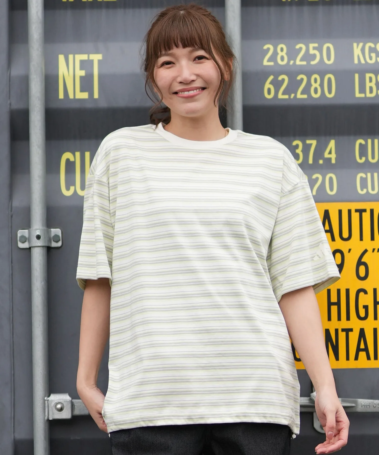 Женская футболка с полосами DK594 adidas oversize бежевая — фото 2