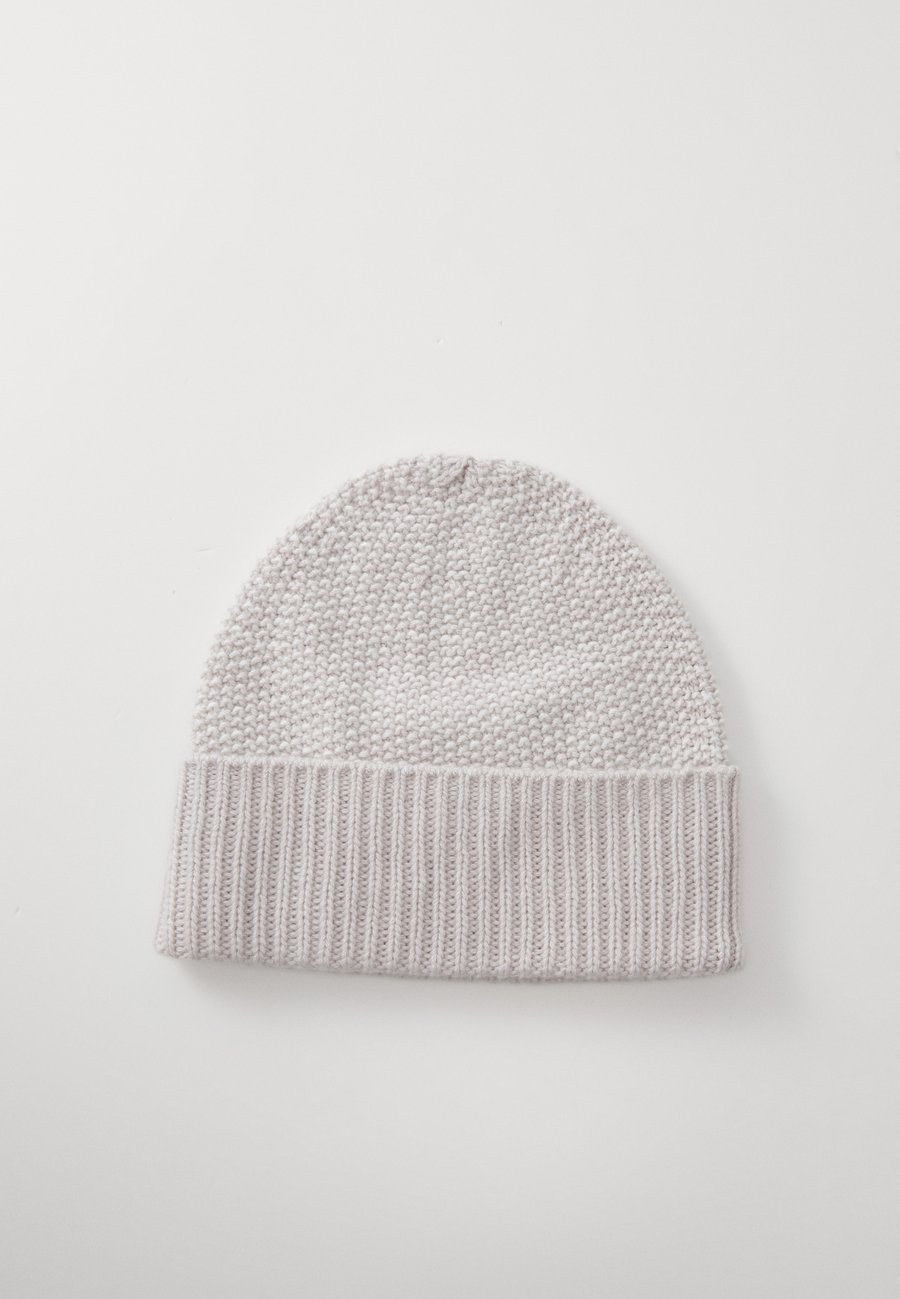 

Шапка Johnstons of Elgin SEED STITCH BEANIE, Snowmelt/Zinc White/Off-White