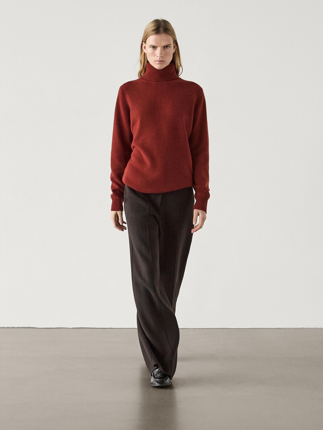 

Свитер из смесовой шерсти с высоким воротом Massimo Dutti, розовый