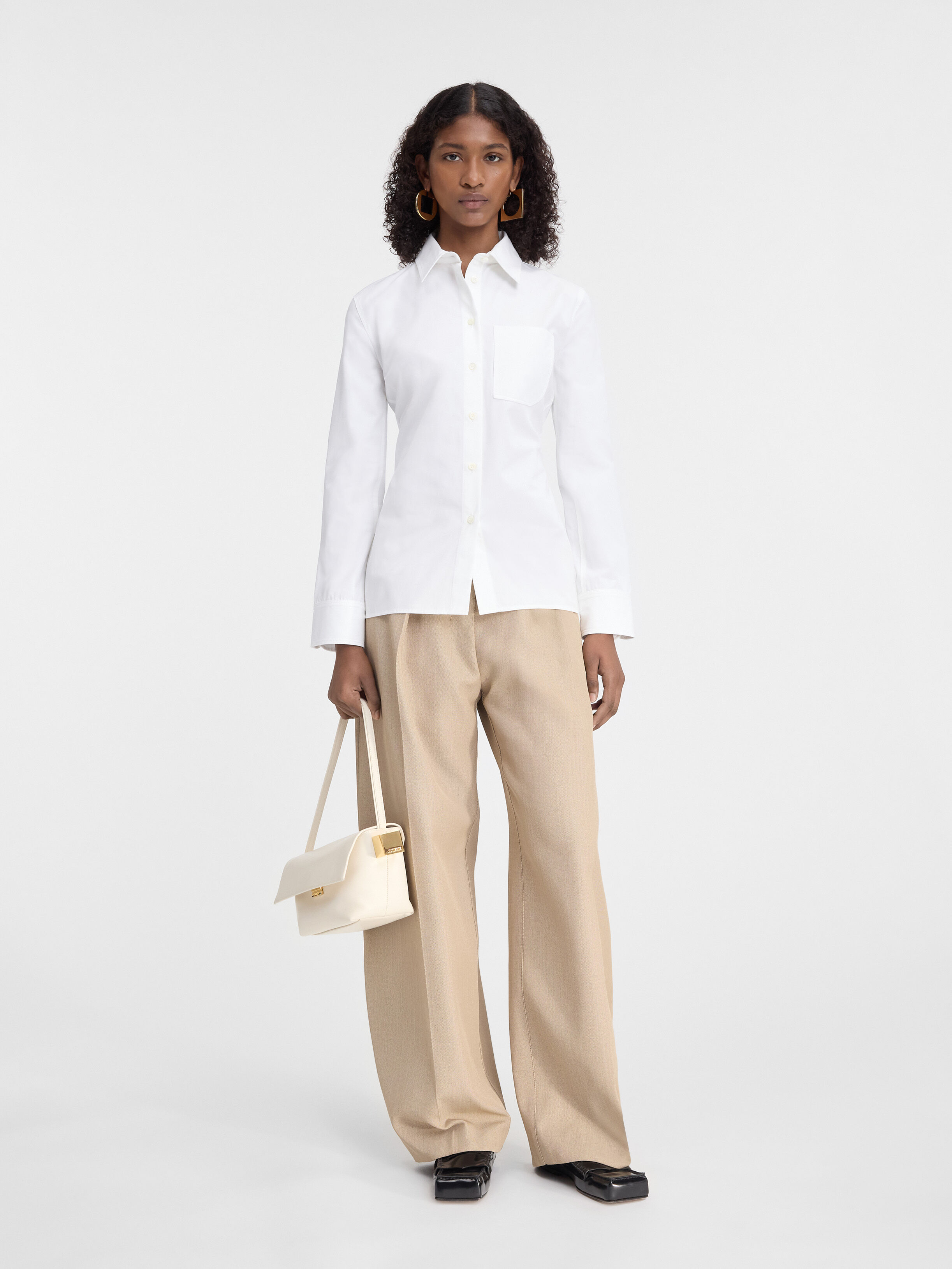 

Приталенная рубашка с открытой спиной JACQUEMUS The suit shirt, белый