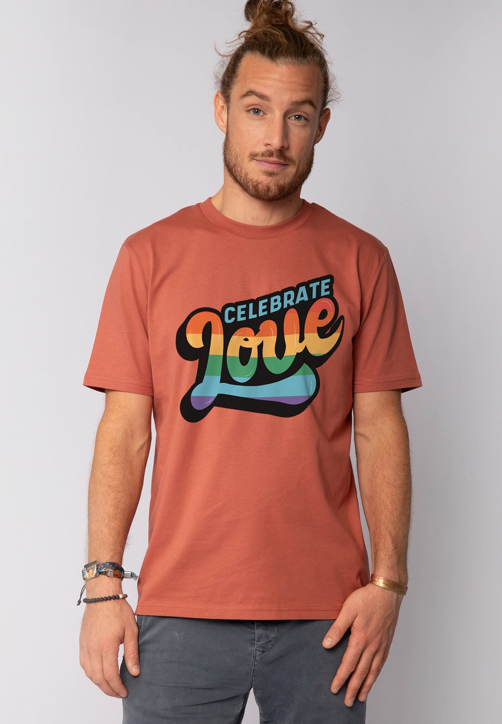 

Футболка с принтом CELEBRATE LOVE watapparel, коричневый