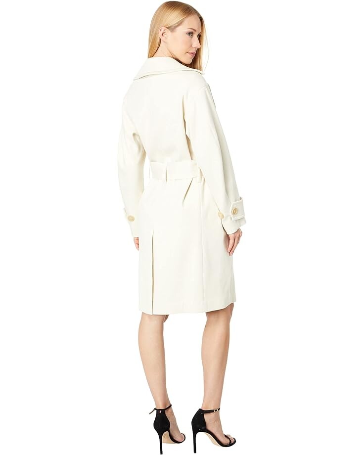 

Пальто Vince Belted Sculpture Coat, цвет Bona