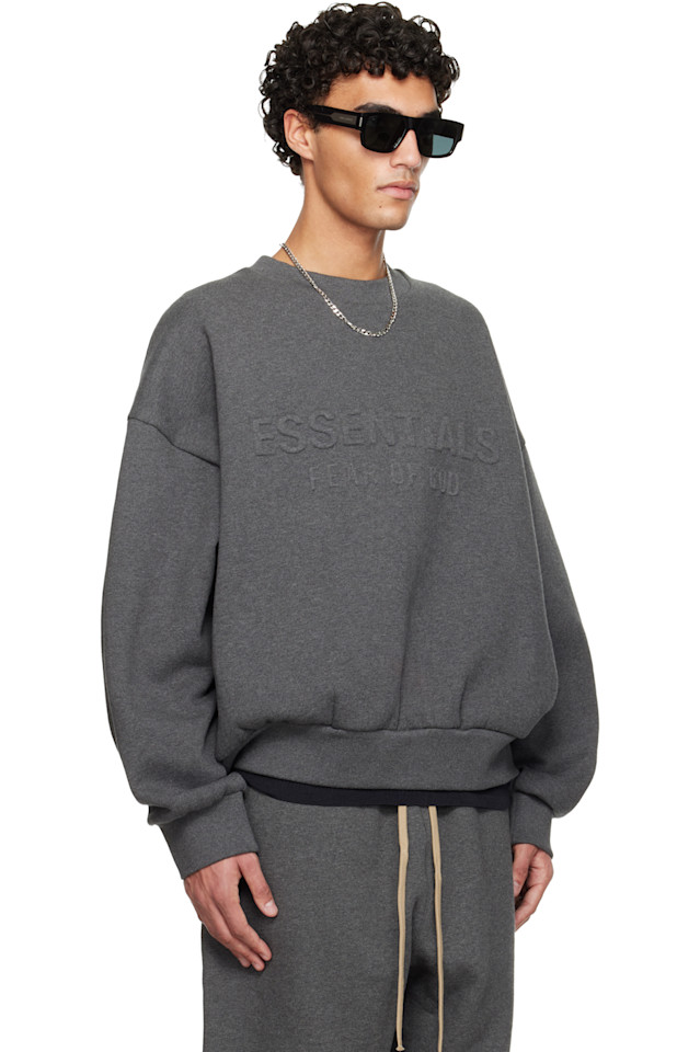 Fear Of God Essentials Классическая толстовка с круглым вырезом и тиснением на тему праздников серого цвета — фото 2