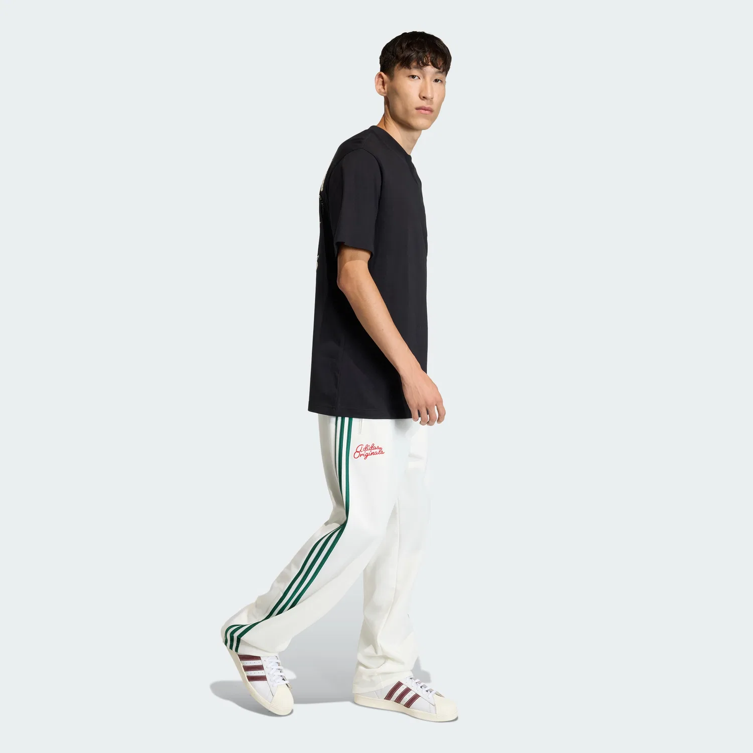 Мужская чёрная футболка Gfx от Adidas — фото 3