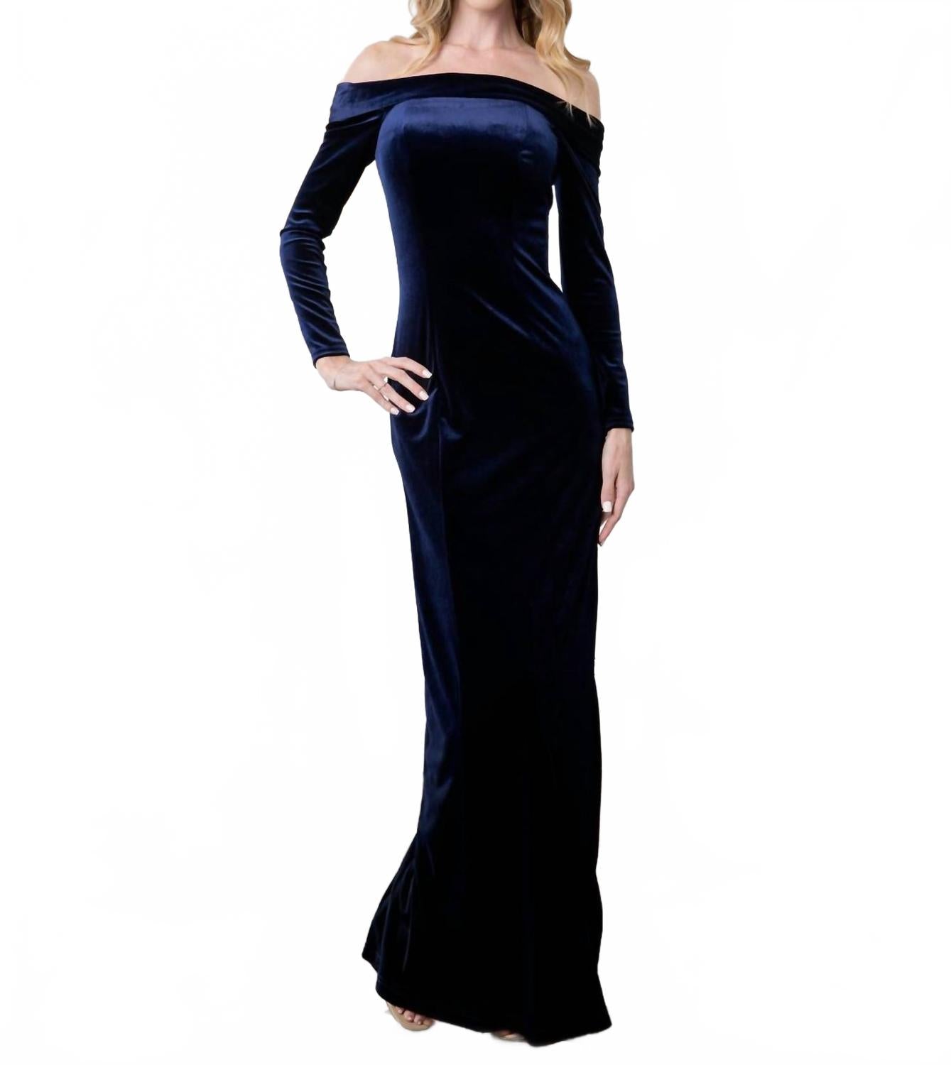 

Берлин Бархатное платье с открытыми плечами и длинными рукавами в темно-синем цвете Eva
