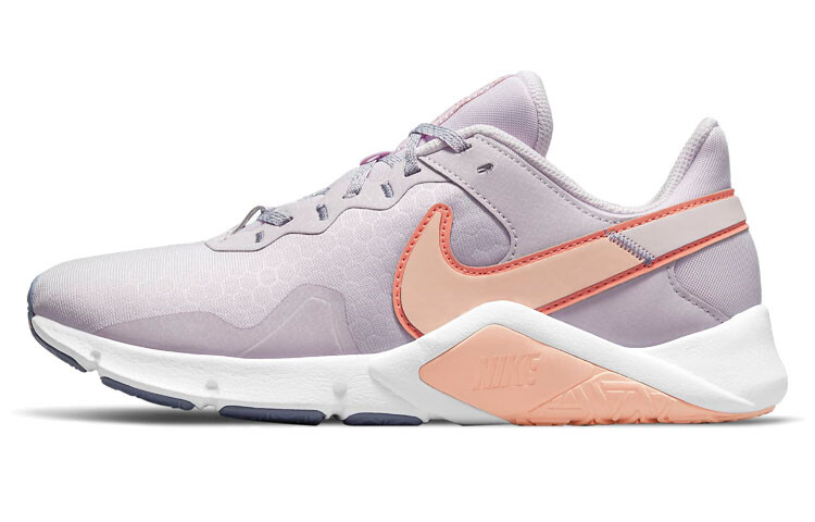 Кроссовки Nike Legend Essential для женщин