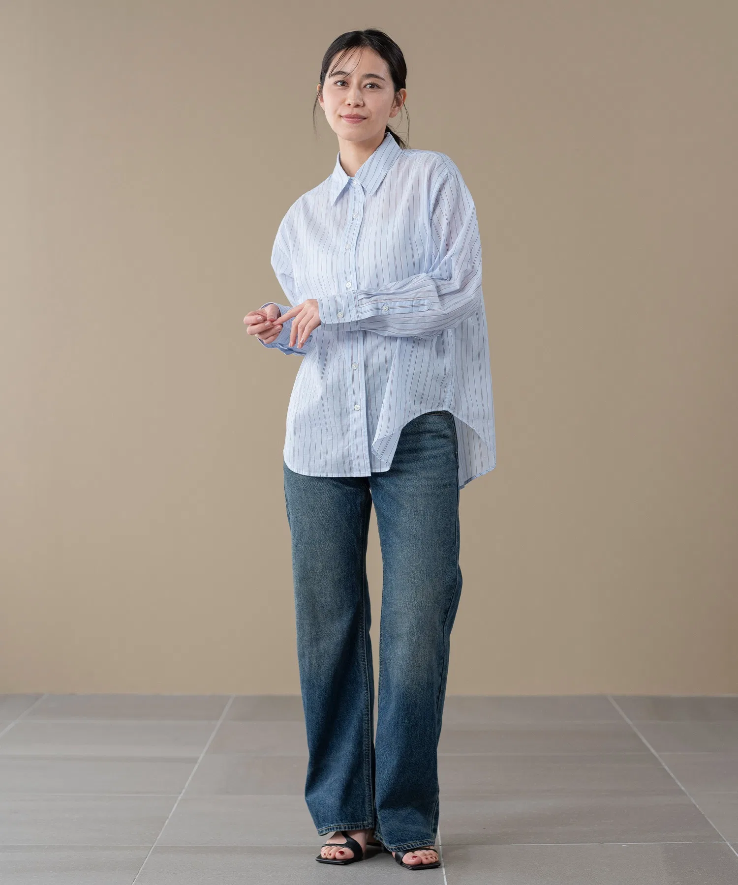 Женская хлопковая рубашка Levi's оверсайз, синяя — фото 4