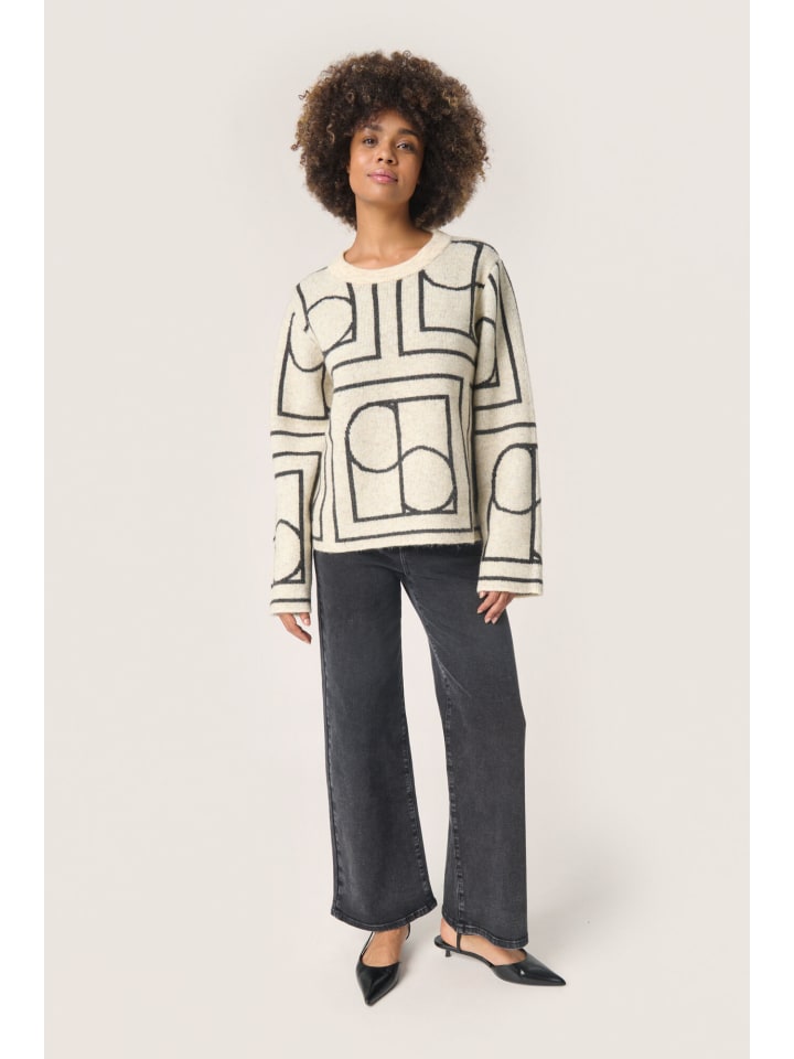 

Свитер прямого кроя SLSelta в цвете Whisper White с черной монограммой Soaked in Luxury